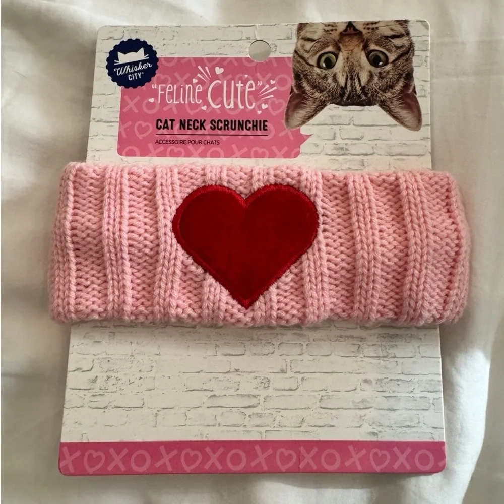 NWT✨ Cat Neck Scrunchie Valentine’s Day *3/$15*